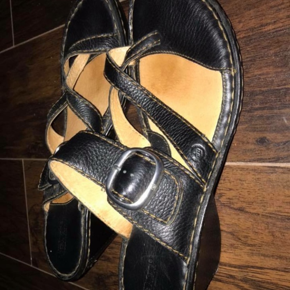 Born tie looped sandals